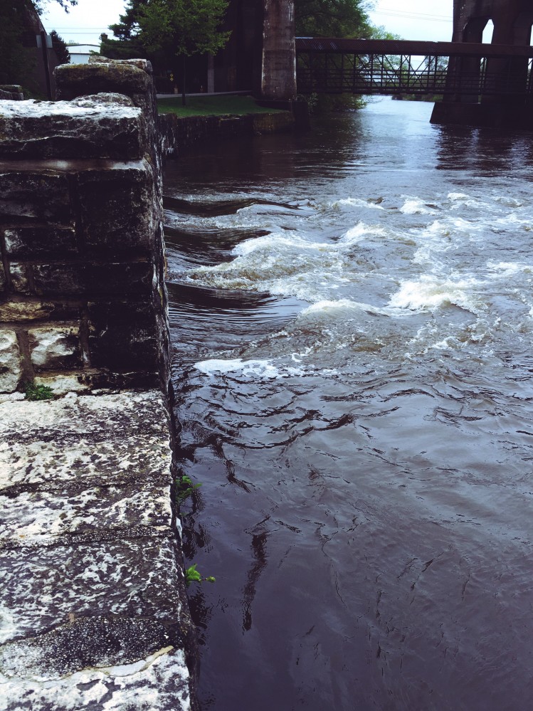 Random things 2017 - Waves by the Island Park bridge