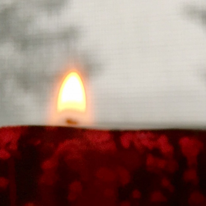 Red and green candles at day - photo print - Additional Image 2