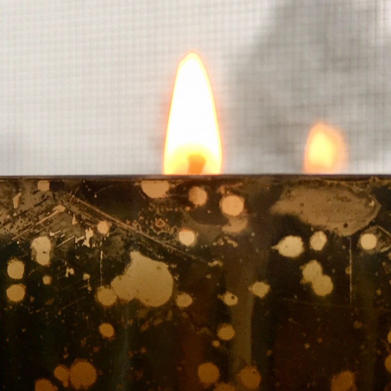 Red and green candles at day - photo print - Additional Image 3