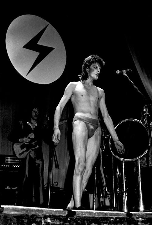 black and white bowie as ziggy