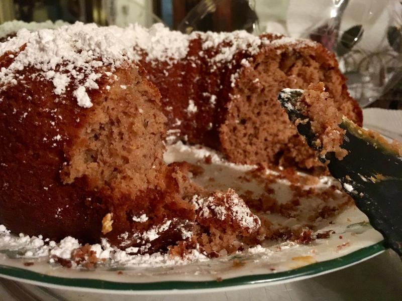 Spiced bundt cake with powered sugar