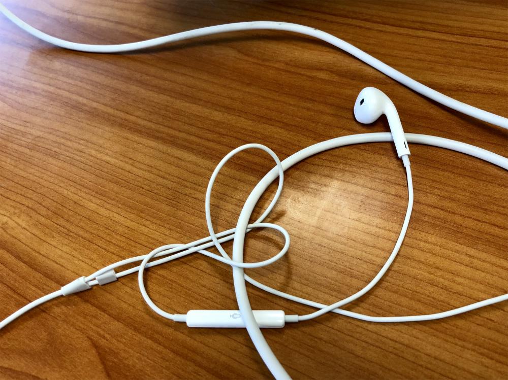 Tangled up earbuds