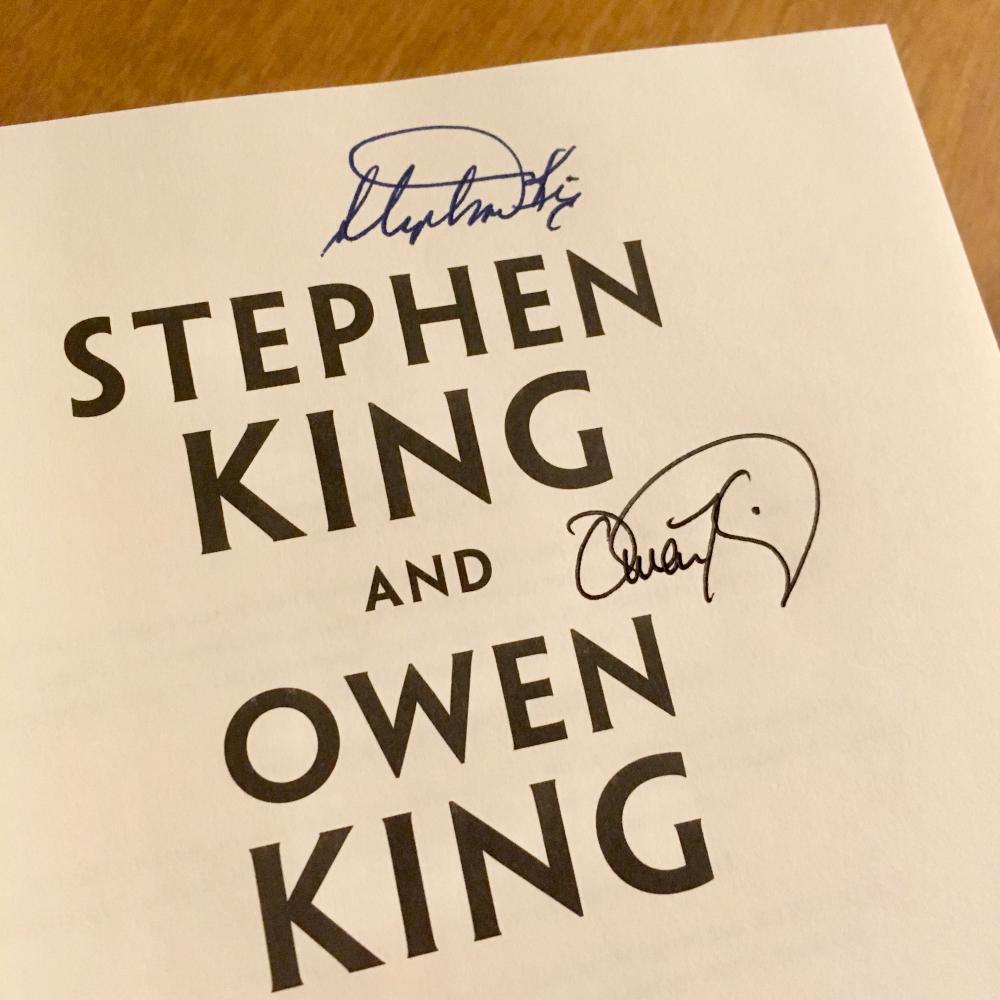 Stephen and Owen King in Naperville 2017 5 - autographs