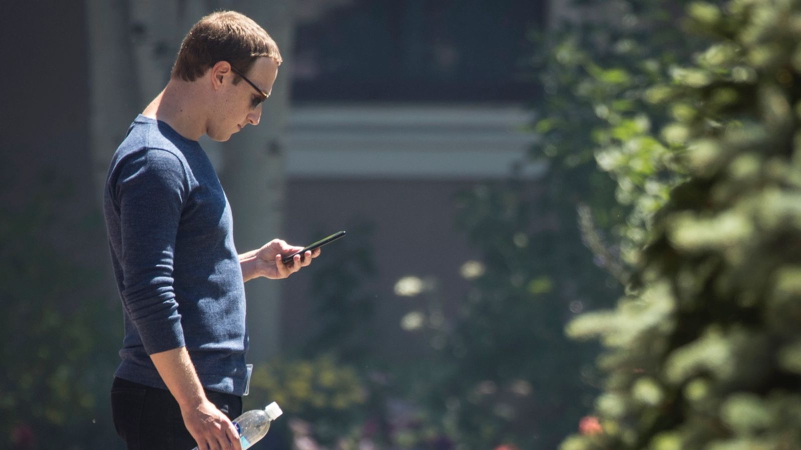 Facebook apps down 25%